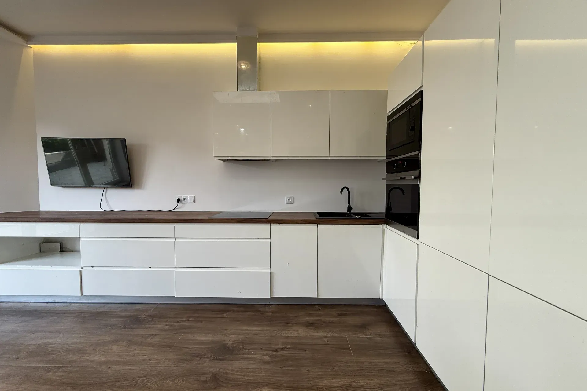 Tysiąclecia Kawalerka taras pełne wyposażenie 14