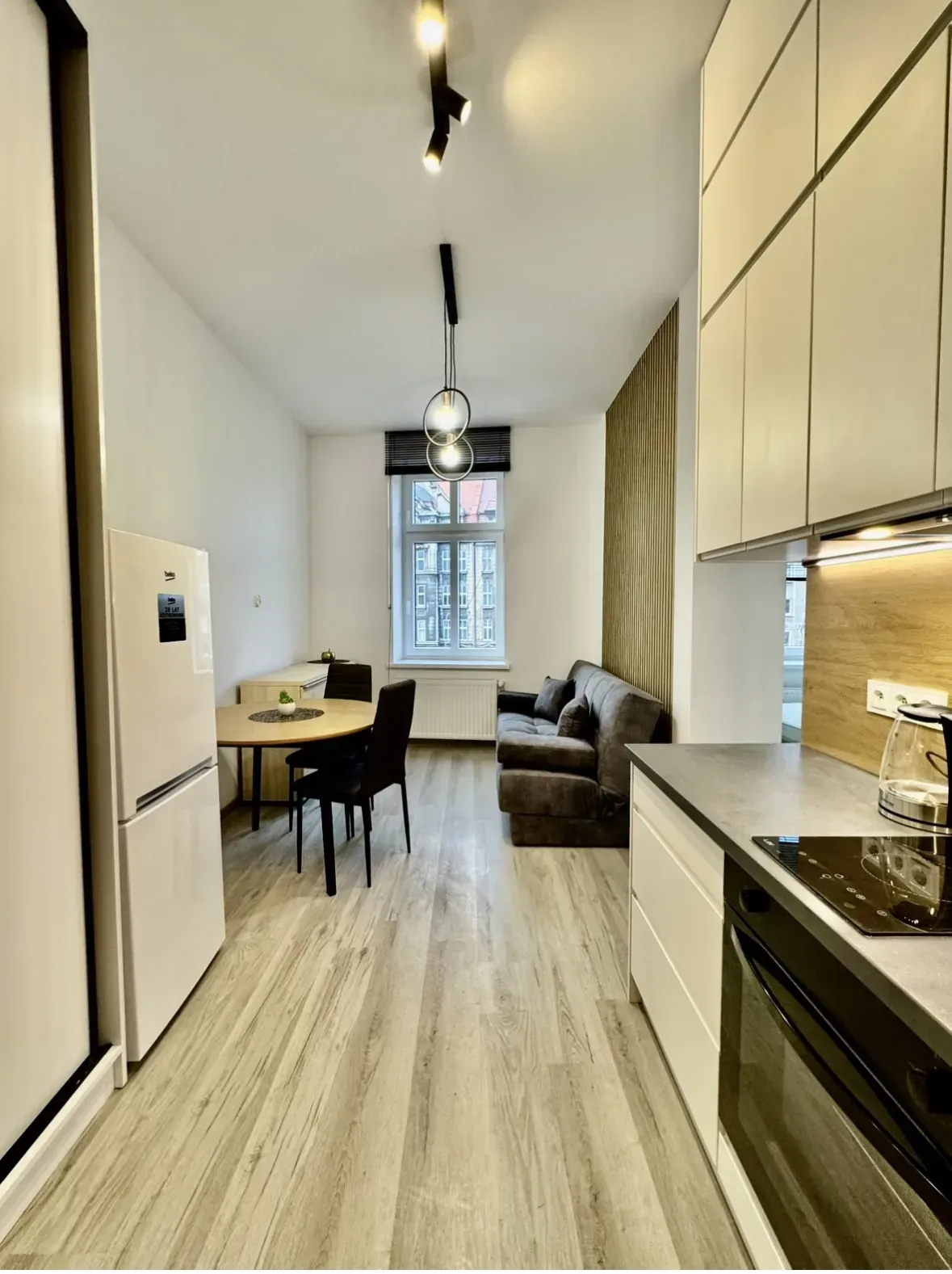 2 pokojowe mieszkanie Wynajem Centrum 4